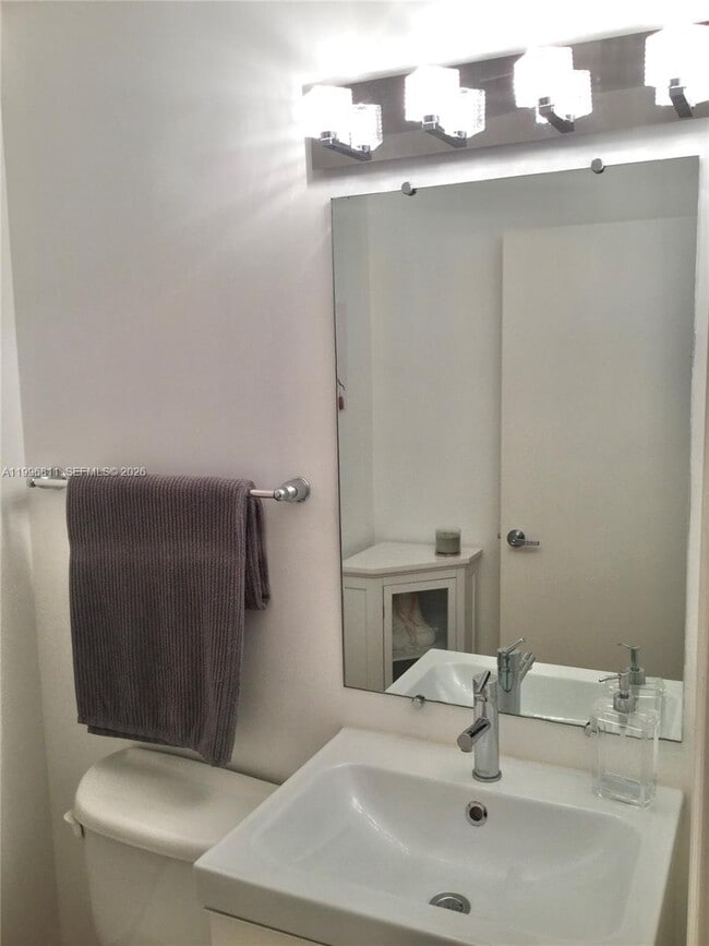 Building Photo - 601 NE 36th St