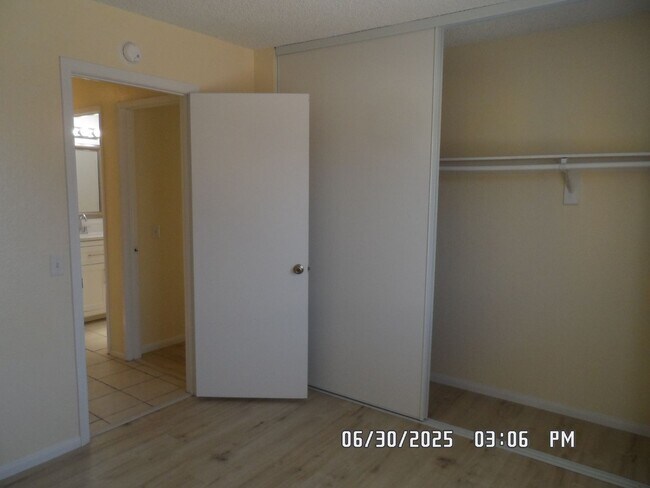 Building Photo - 3 Bedrooms, 2 Bathrooms, 3 Car Garage, Fir...