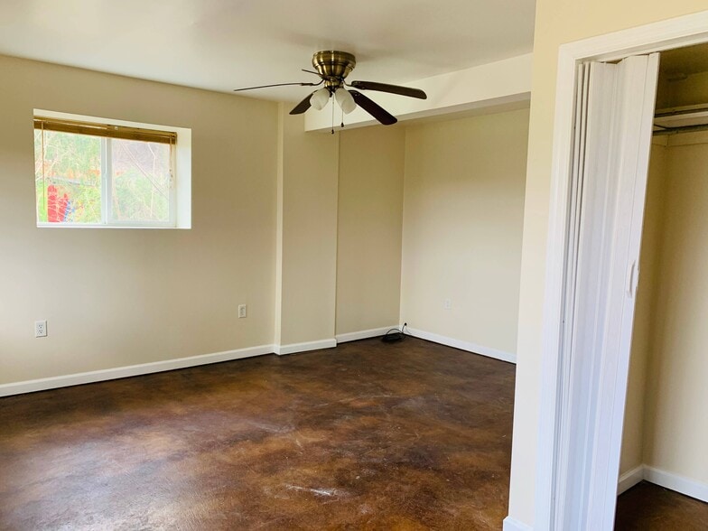 Building Photo - 2284 McKees Rocks Rd