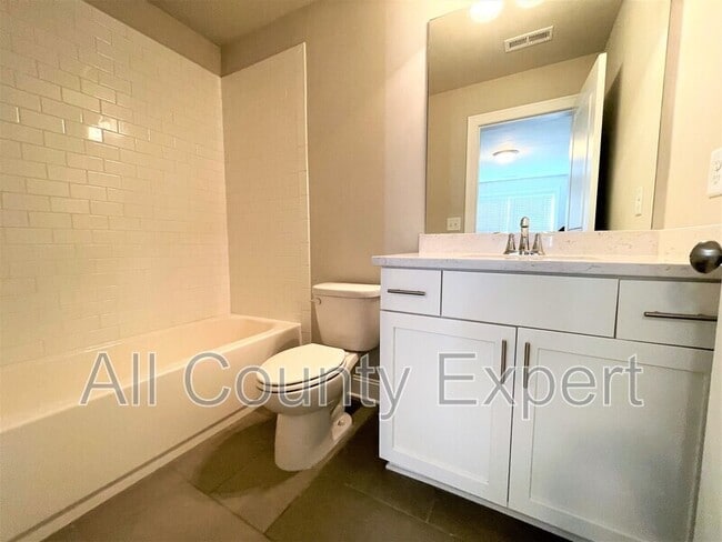 Building Photo - 113 Laurel Crst Aly