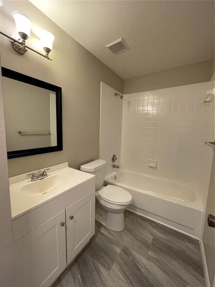 Building Photo - 7218 E Bank Dr