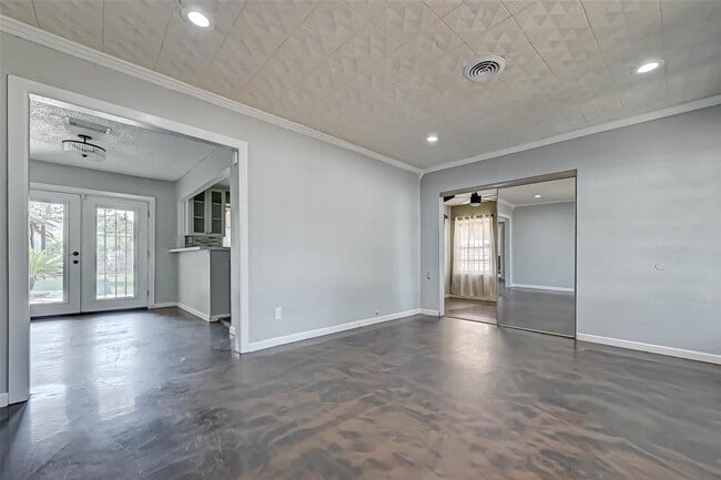 Building Photo - 8414 Flintridge Dr