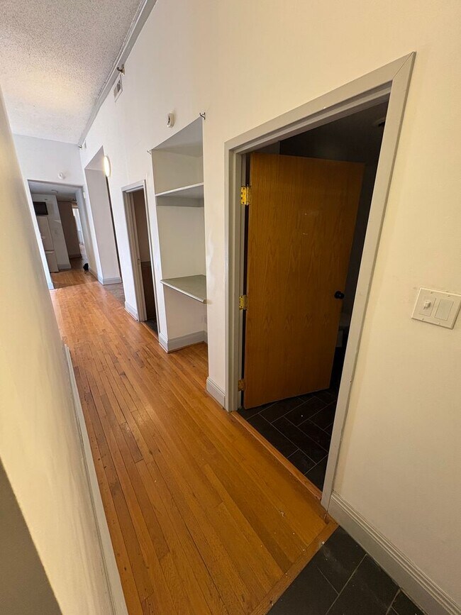 Building Photo - 201 Summit Loft