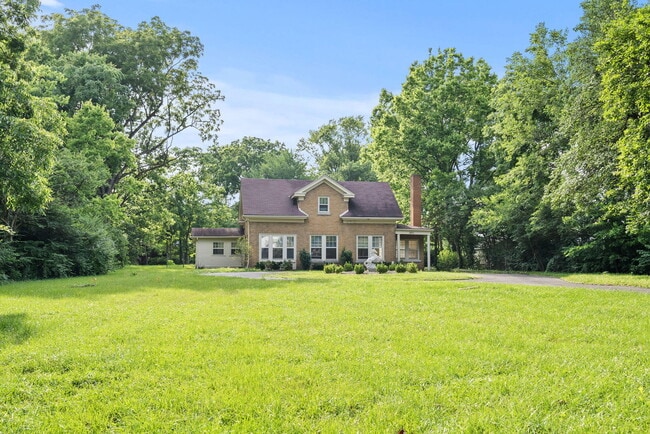 Building Photo - 1851 Nicholasville Rd