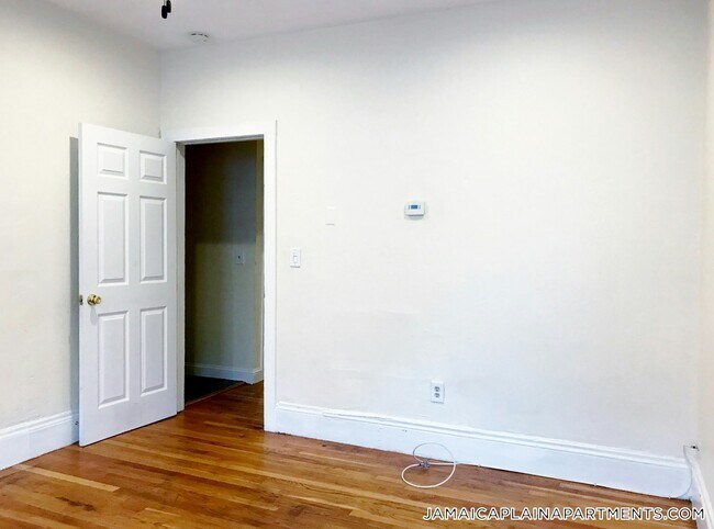 Building Photo - 108 Hyde Park Ave