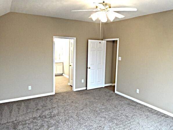 Building Photo - 3523 Pine Valley Dr