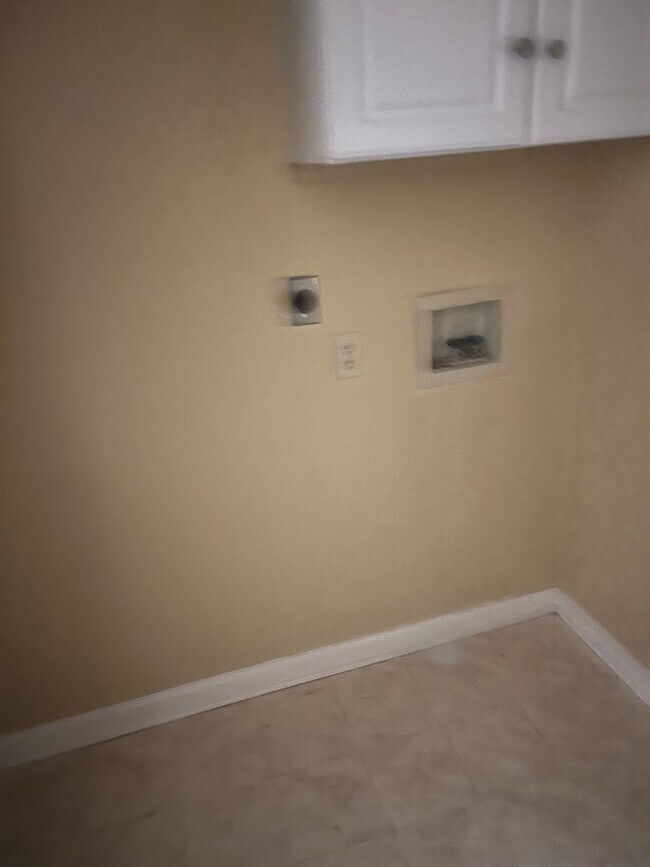 Building Photo - Beautiful Home in Indian Creek