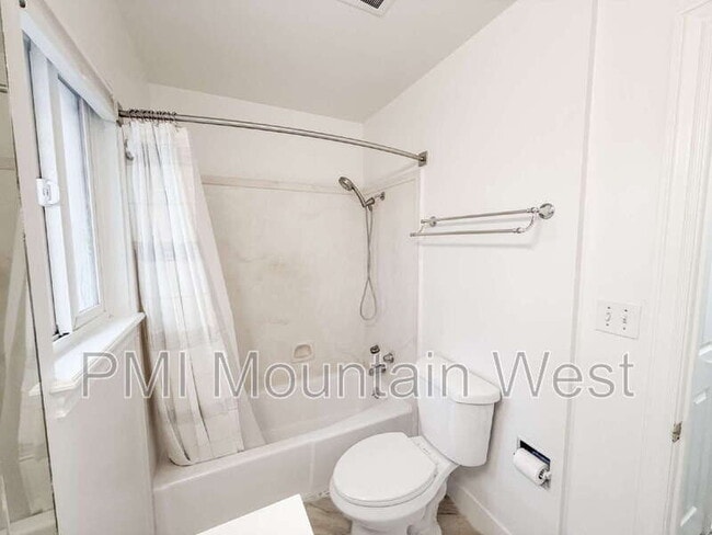 Building Photo - 373 E 150 N