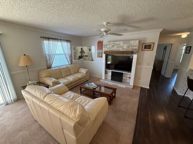 Building Photo - Delightful Turnkey Furnished, 2 bed, 2 Bath Patio Villa available for ANNUAL LEASE