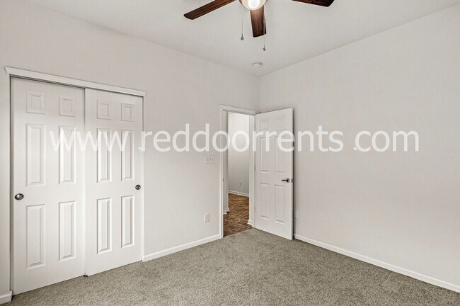 Building Photo - Family-Friendly Fortville Living