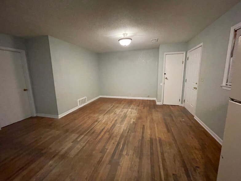 Building Photo - 404 E Madison St