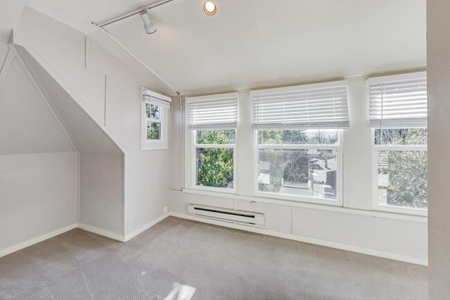 Building Photo - 159 Emerson St