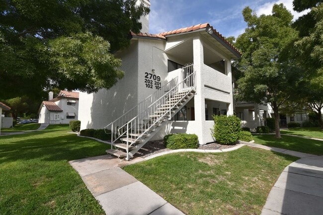 Building Photo - Stunning 2-Bedroom, 2-Bathroom Condo Located at The Lakes!