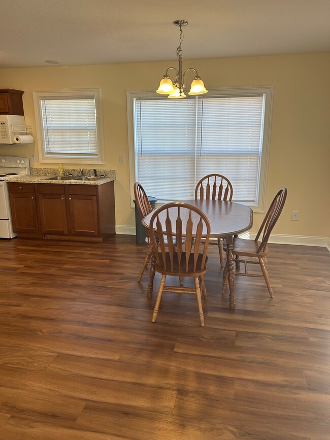 Building Photo - 7004 Oak Grove Rd