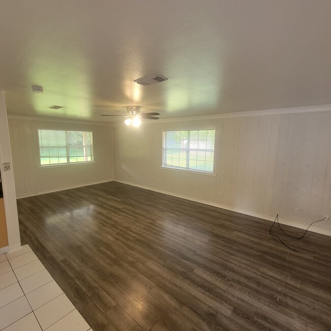 Building Photo - 312 Mesquite St