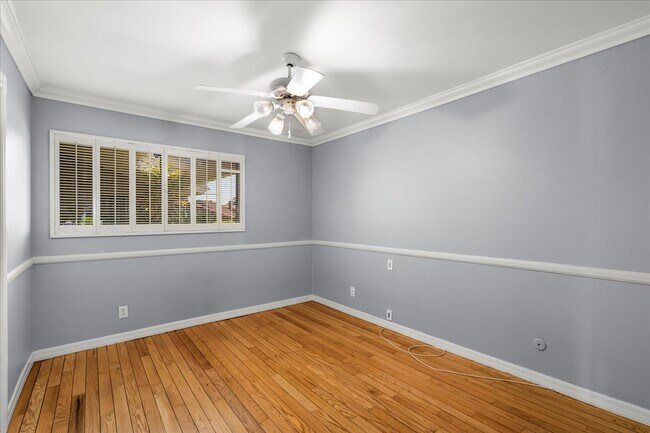 one of the 3 bedrooms - 9 Club View Ln
