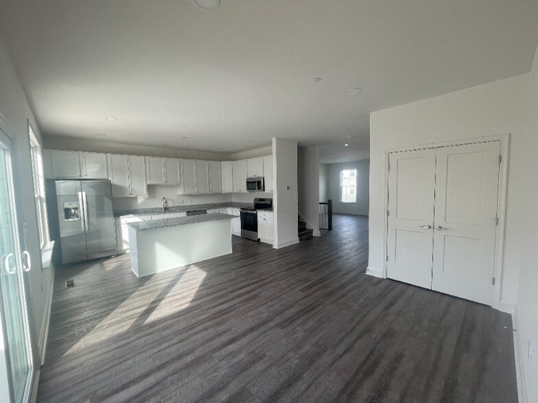 Building Photo - 247 Jessica Lyn Ave