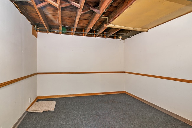 Building Photo - 516 Diamond Ave NE