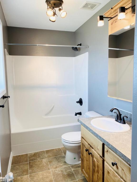 Building Photo - 3636 Vision Dr
