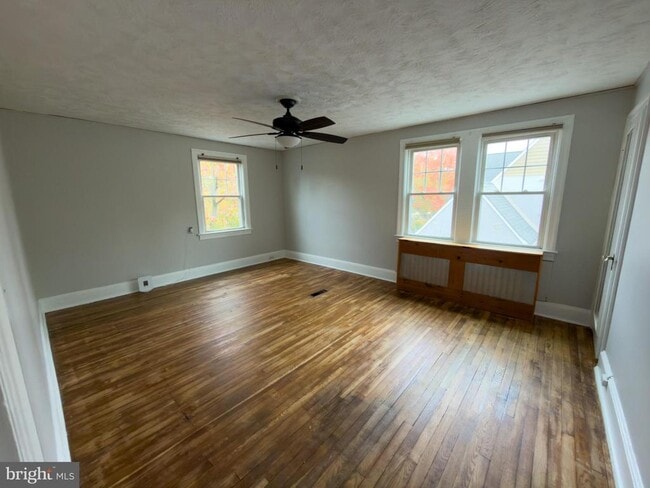 Building Photo - 409 Sanhican Dr