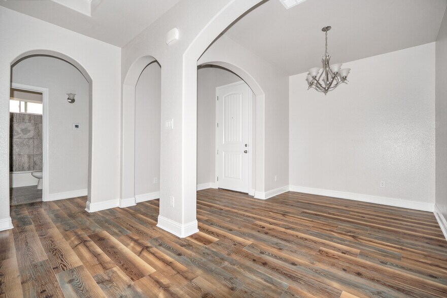 Building Photo - 6008 Ridge View St