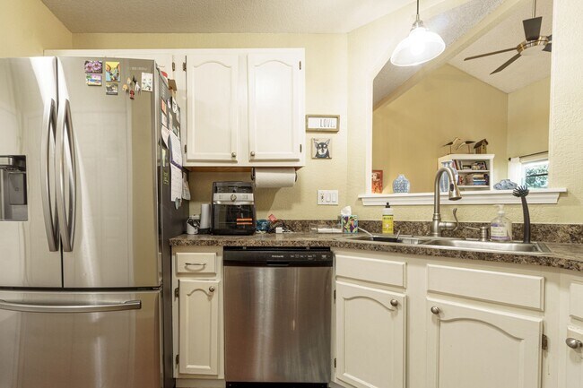 Building Photo - Briargate home on Chancellor for rent!