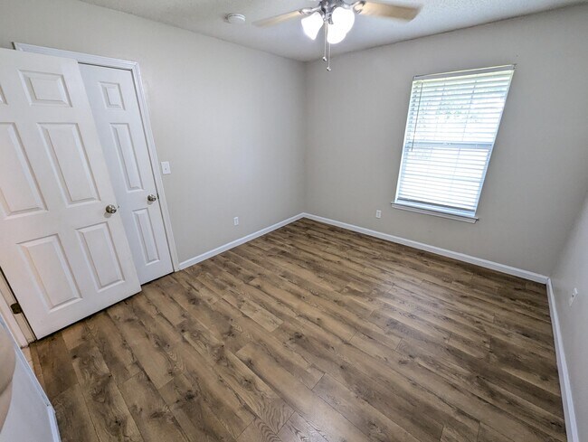Building Photo - 1625 Campbell Dr N