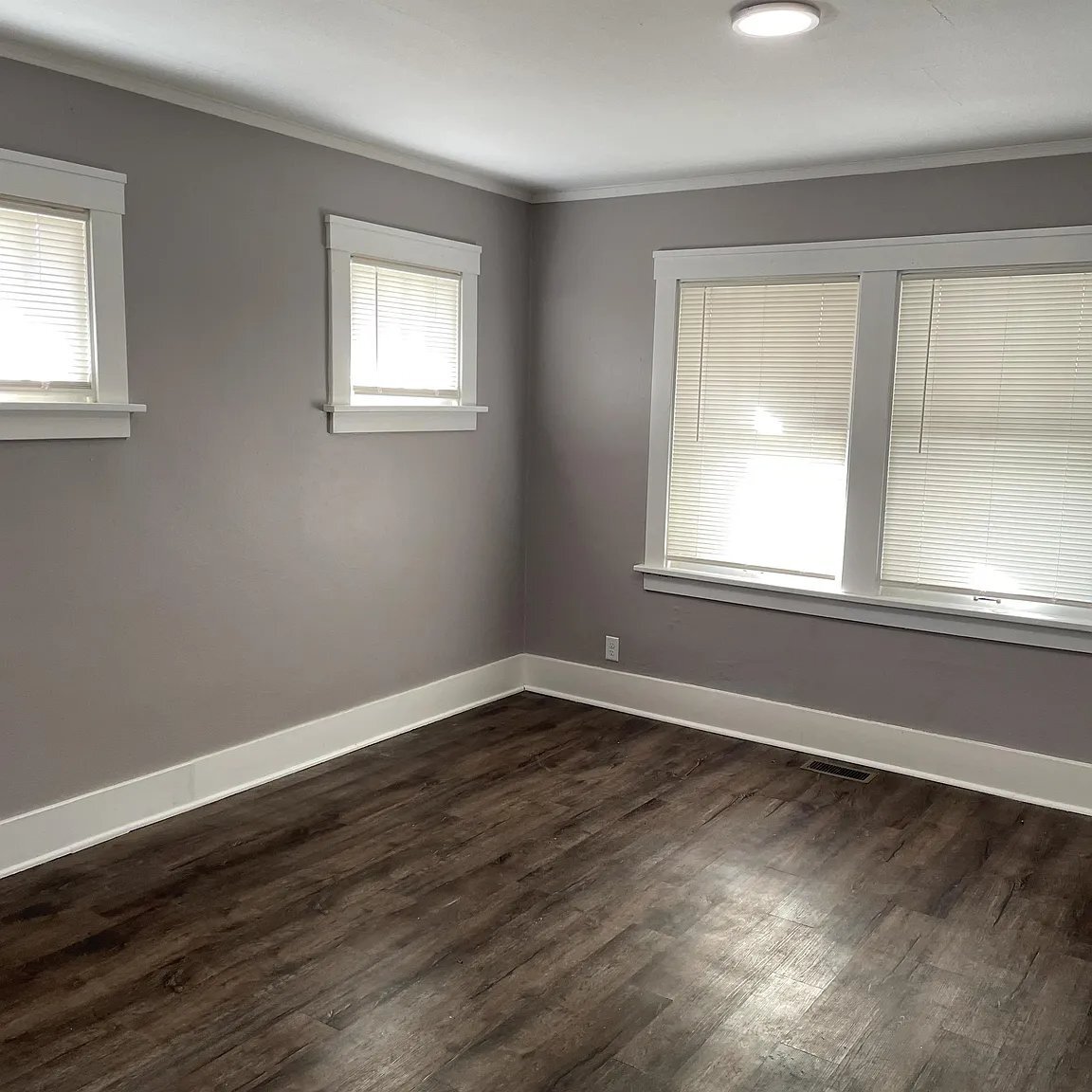 Building Photo - 1105 E Kansas St