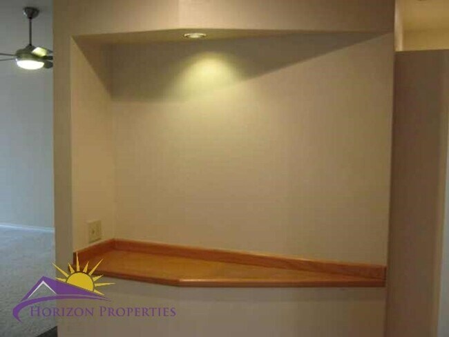 Building Photo - Open 2 Bed 2 Bath Natomas Duplex Unit