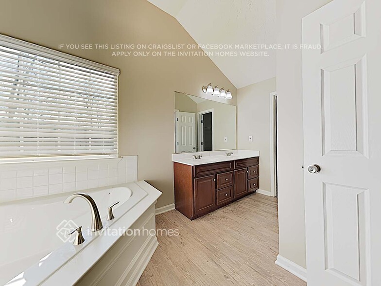 Building Photo - 2245 Corkscrew Way