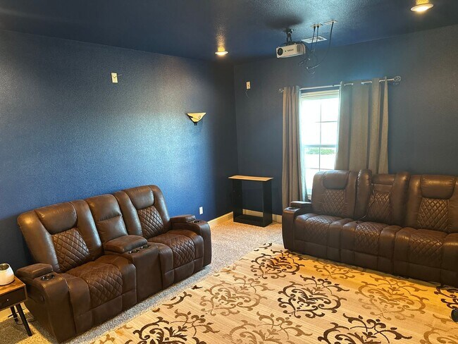 Building Photo - Available March 1st!  Modern 5-Bedroom 4-Bathroom Home in SW Bentonville