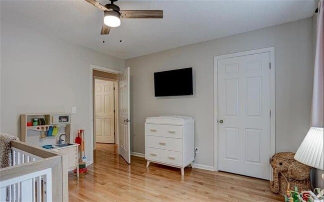 Building Photo - 1201 Holly Hills Dr SW