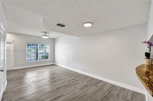 Building Photo - 16607 Hemingway Dr