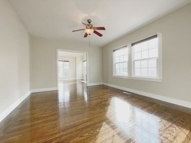Building Photo - 3Bedrooms 2Baths In a Quiet Area W/Detached Garage/Hook Ups