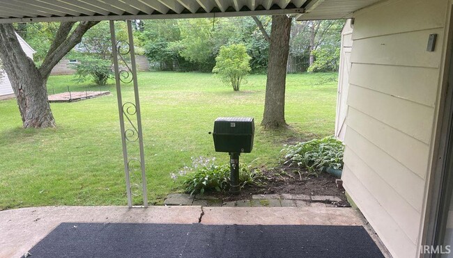 Building Photo - 2616 Willow Dr