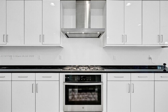 Building Photo - 17130 Wandering Wave Ave