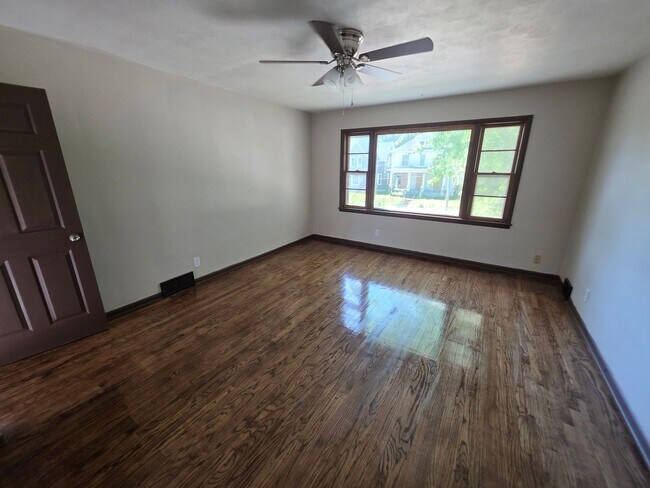 Building Photo - 1615 12th Ave