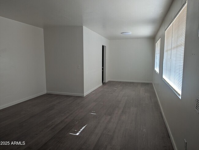Building Photo - 1128 N Coolidge Ave