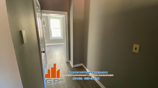 Building Photo - 144 Main St