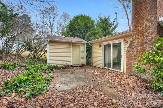 Building Photo - 2427 Studley Rd