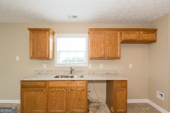 Building Photo - 1628 Marceau Dr