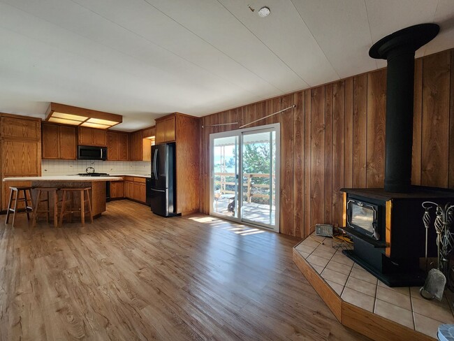 Building Photo - Penngrove Mobile Home on a Country Property