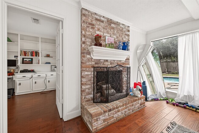 Building Photo - 15843 Foxgate Rd