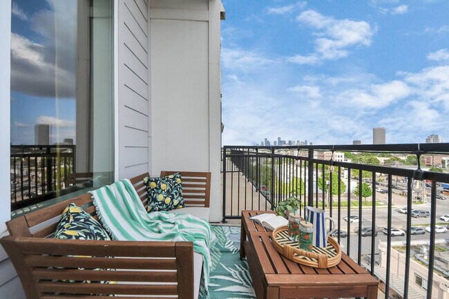 Building Photo - 1111 Shepherd Dr