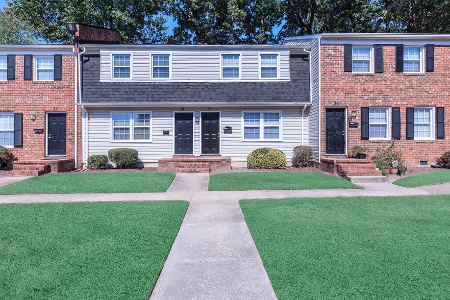 Primary Photo - Uptown Apartments