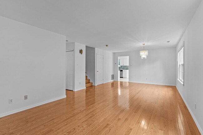 Building Photo - 14 Aster Way