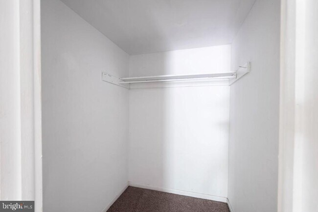 Building Photo - 330 Hermitage St