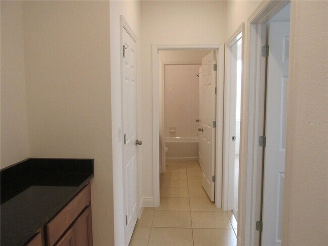 Building Photo - 4900 Golden Zenith Wy