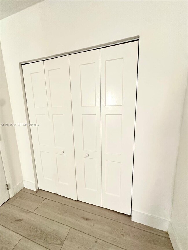 Building Photo - 967 SW 5th St