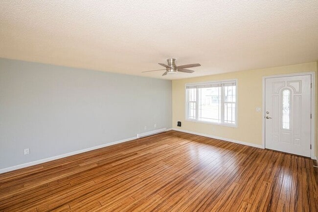 Building Photo - 7415 SE Center St